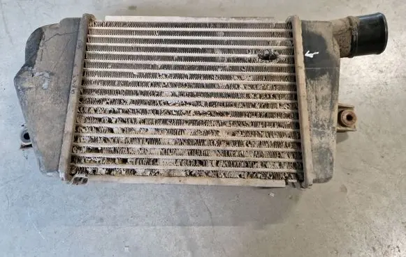 Mitsubishi L200 Intercooler air channel guide MN135001