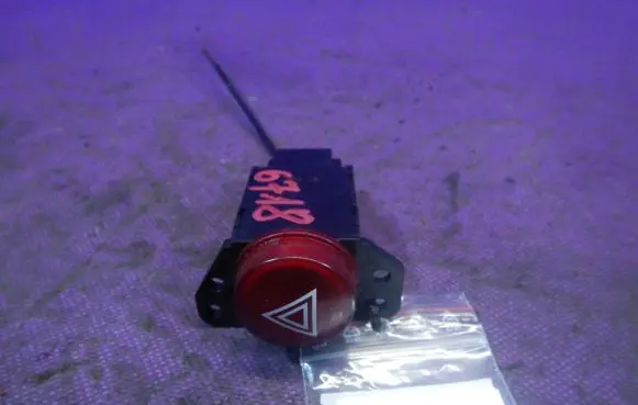 Mitsubishi Colt CZ3 Hazard light switch