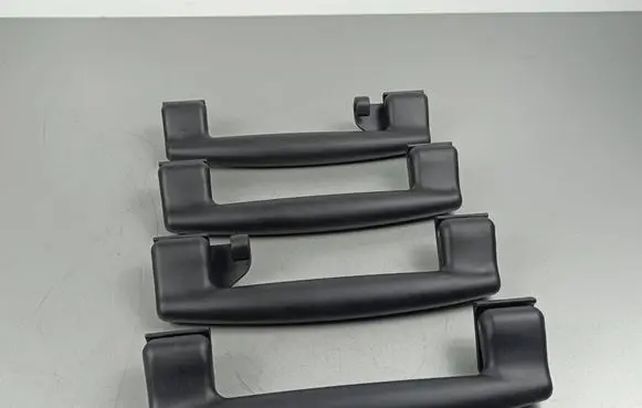 Maserati Levante A set of handles for the ceiling 