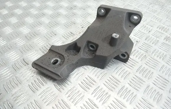 Engine mounting bracket