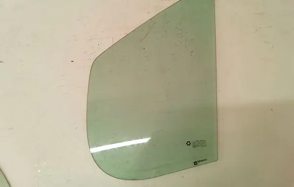 Nissan Primastar Front door vent window glass four-door 43R00049