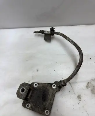 BMW 5 E39 Engine mounting bracket 6751226