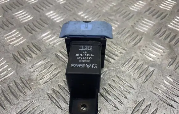 Citroen C4 I Picasso Glow plug pre-heat relay 9666671780 51299049