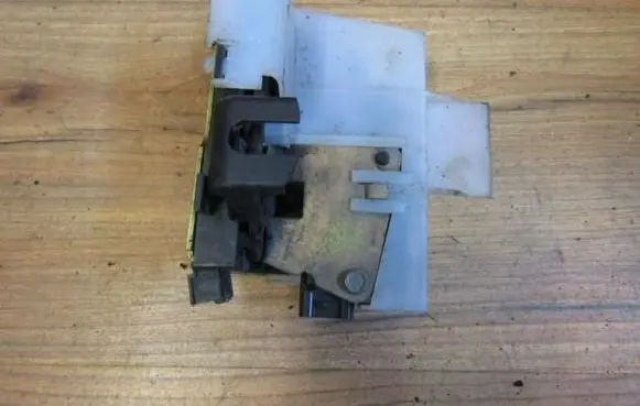 Renault Megane I Rear door lock