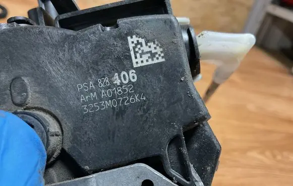Peugeot Partner Front door lock PSA828406 A01852 3253M0726K4