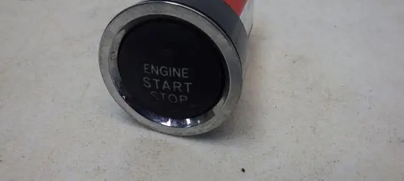 Toyota RAV 4 (XA30) Engine start stop button switch 