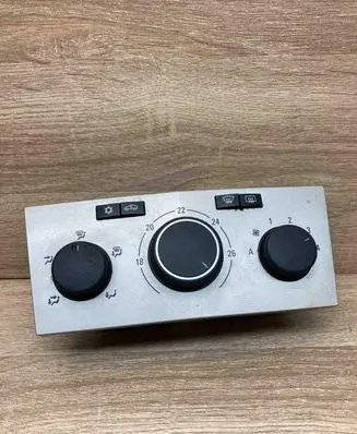 Opel Astra J Climate control unit 13231157 YY3