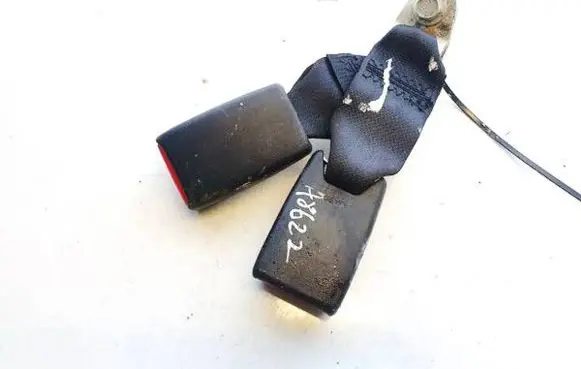 Mazda 3 II Rear seatbelt buckle