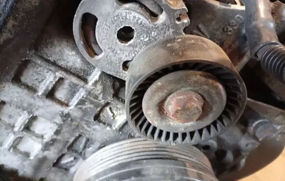 BMW 3 E46 Generator/alternator belt tensioner