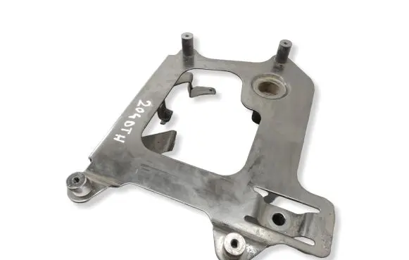Jaguar F-Pace Intercooler pipe mounting bracket GX736K767AD
