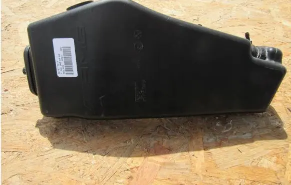 Mercedes-Benz CLS C218 X218 Windshield washer fluid reservoir/tank A2128600460 ZGS002 2407201