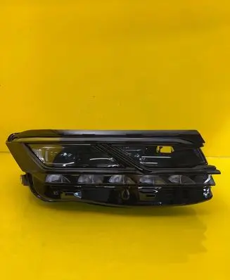 Volkswagen Touareg III Headlight/headlamp 761941082A