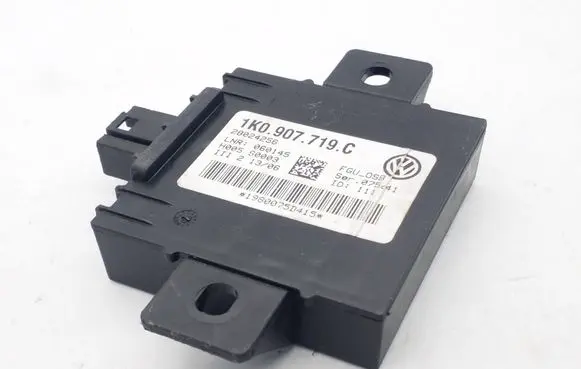 Audi A3 S3 8P Alarm control unit/module 1K0907719C 28024256