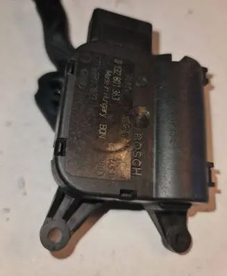 Volkswagen PASSAT B6 Air flap motor/actuator 0132801363 CZ168802872