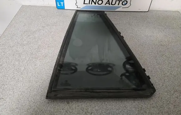 BMW 5 E39 Rear side window 51348193119