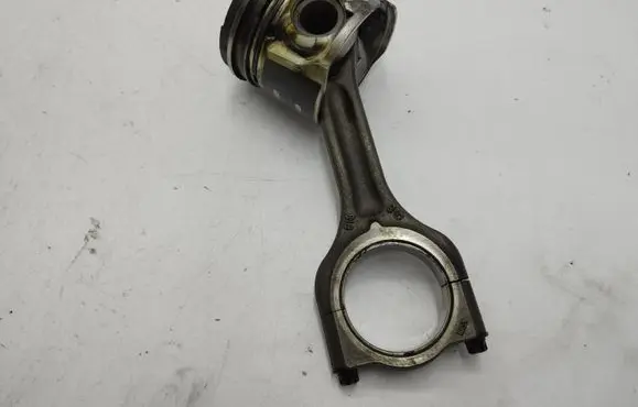 Ford Focus C-MAX Piston with connecting rod