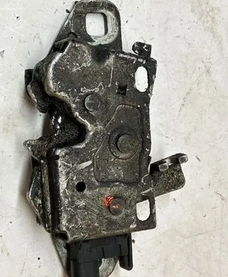 Engine bonnet/hood lock/catch