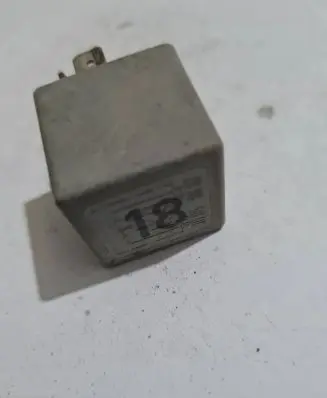 Volkswagen Golf III Other relay 191937503 22204007