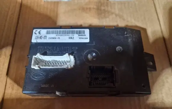 Opel Movano A Comfort/convenience module p8200298946h 216768267C 00605635