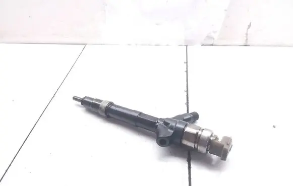 Toyota Avensis T250 Fuel injector 236700G010