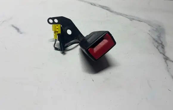 Mercedes-Benz C W204 Rear seatbelt buckle 34043153
