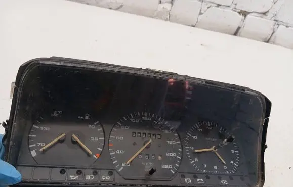 Volkswagen Transporter - Caravelle T4 Speedometer (instrument cluster) 701919033R