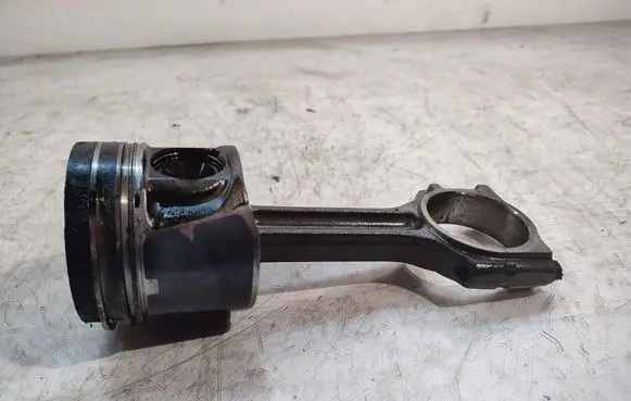 Opel Movano B Piston with connecting rod 