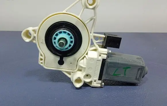 Volkswagen Arteon Rear door window regulator with motor 4K0959902