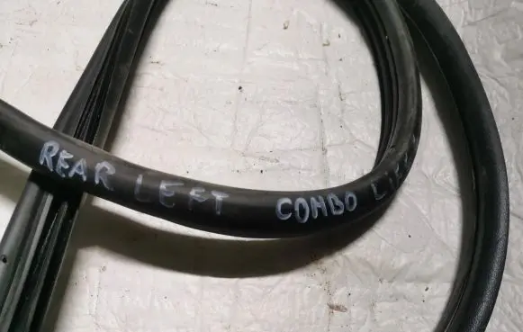 Opel Combo E Sliding door rubber seal 