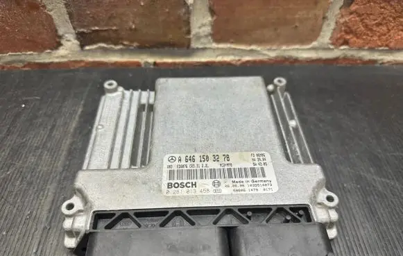 Mercedes-Benz Vito Viano W639 Engine control unit/module A6461503278 0281013458