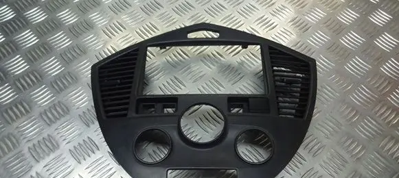 KIA Carens I Radio/GPS head unit trim 