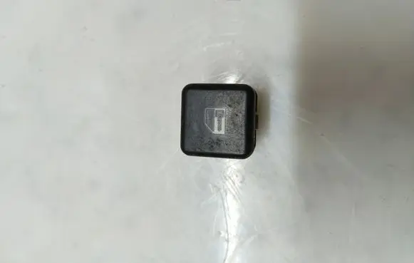 BMW 5 E39 Central locking switch button 8360828