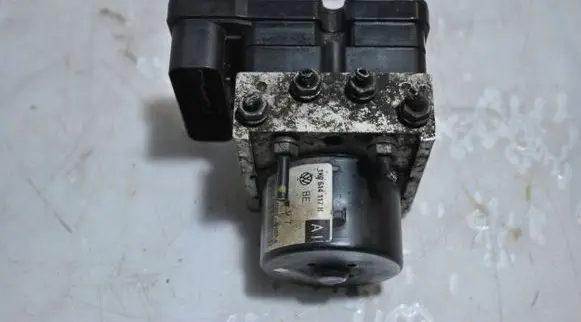 Skoda Octavia Mk2 (1Z) ABS Pump 1K0907379P