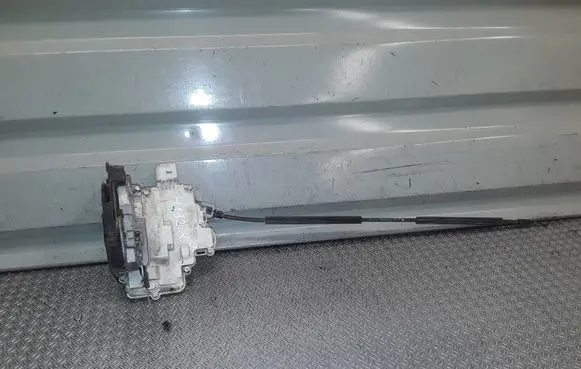 Seat Altea Rear door lock 5p0839011
