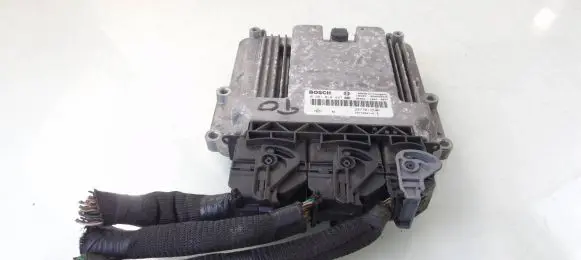 Renault Trafic II (X83) Engine control unit/module 0281018497