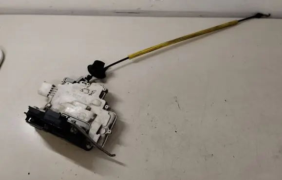 Audi A6 S6 C6 4F Rear door lock 4F0839015