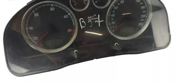 Volkswagen PASSAT B5 Speedometer (instrument cluster) 3B0920806A