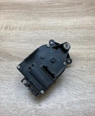Audi A4 S4 B5 8D Air flap motor/actuator 1J2907511A 133856K
