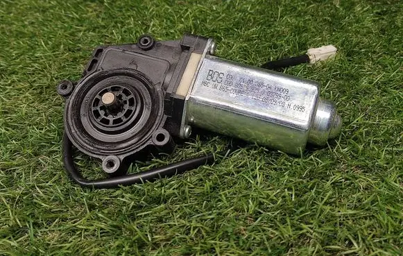 Volkswagen PASSAT CC Sunroof motor/actuator C10035804 0379900