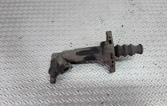Clutch slave cylinder