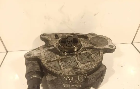 Volkswagen PASSAT B7 Vacuum pump 03L145100f