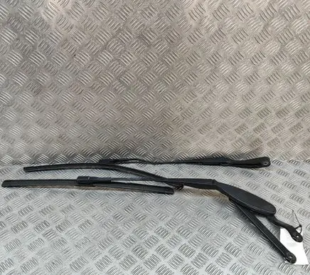 Mercedes-Benz C W205 Windshield/front glass wiper blade A2058203700 A2058203900