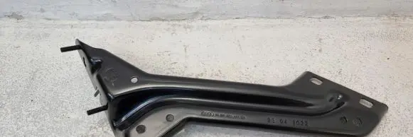 Audi Q5 SQ5 Fender mounting bracket 8R0821136