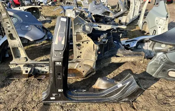 Volkswagen Arteon Pillar (middle) WV1461