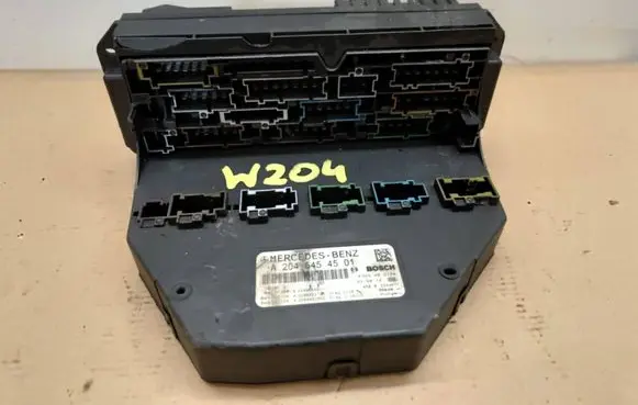Mercedes-Benz C W204 Fuse module A2045454501 A2044422600 A2045454901