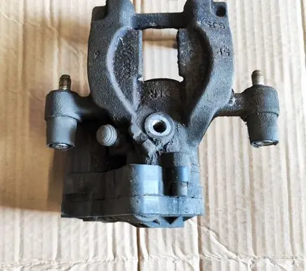 Skoda Superb B6 (3T) Rear brake caliper 3Q0615405J