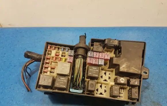 Mazda 3 I Fuse box set