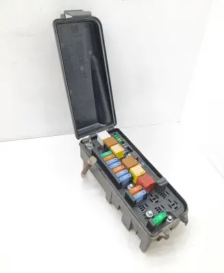 Opel Signum Fuse module 13205799 24438039