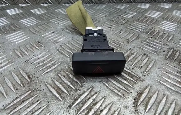 Nissan X-Trail T31 Hazard light switch