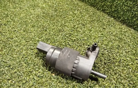 Porsche Cayenne (9Y0 9Y3) Windscreen/windshield washer pump 8K9955647